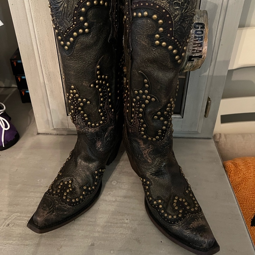 Corral Women’s Cowboy Boots Size 8.5 NWT